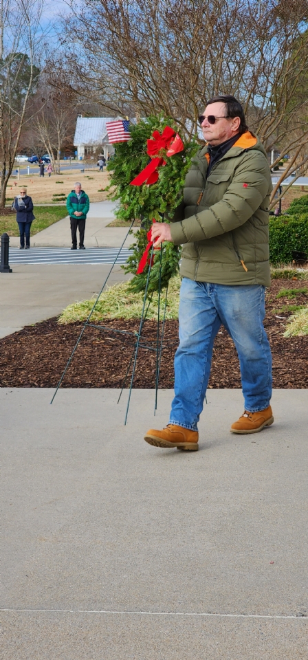 VFW District 2 and many other Volunteer came out to lay wreaths to honor our veterans